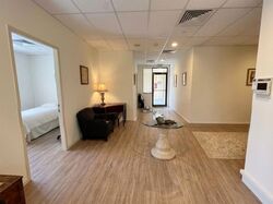 Palais Renaissance (D9), Office #632370641